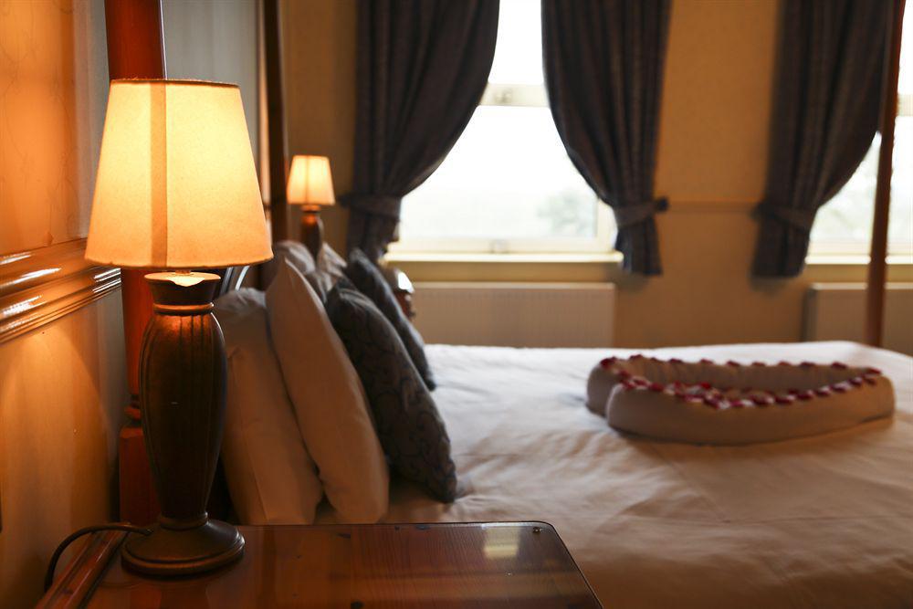 Hotel Studley Castle Exterior foto
